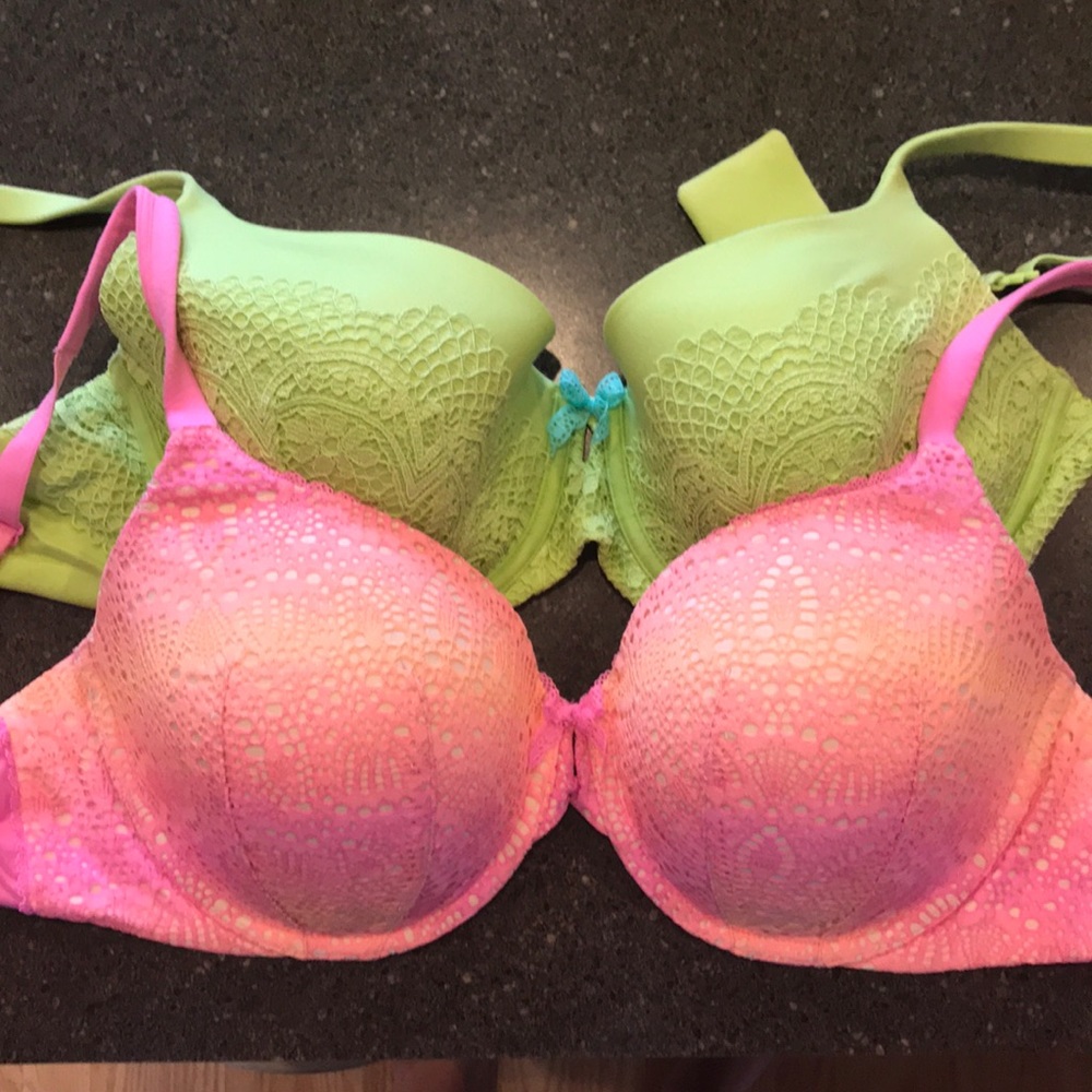 34DDD BODY BY VICTORIAS SECRET BRAS
